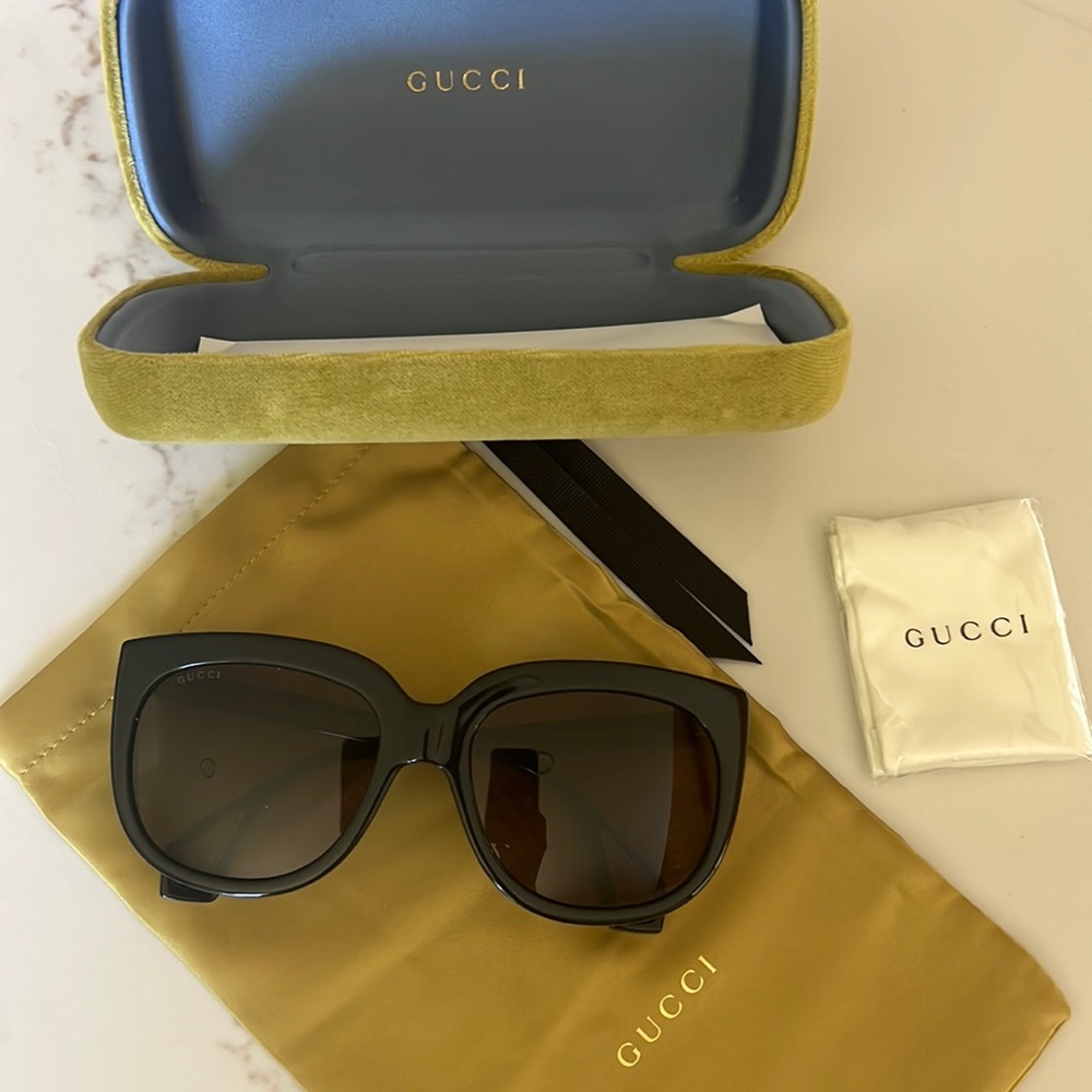NWOT Gucci sunglasses